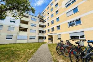 Sanierte 3-Zimmer-Wohnung mit großer Loggia, Aufzug & Duplex-Stellplatz in ruhiger Lage von Erlangen