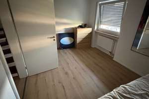 Doppelhaus in ruhiger Lage in Nürnberg Eibach – Die vollständige Adresse der Immobilie erhältst du vom Anbieter., 90451 Eibach, Nürnberg – Vorschaubild 4