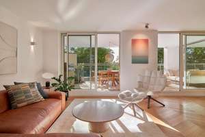 3-Zimmer-Maisonette mit Loggia und Terrasse im Stil eines Boutique-Hotels
