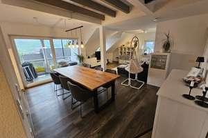 Exklusive 3-Zimmer-Dachgeschosswohnung (ca. 82 qm Grundrissfläche) mit Balkon in top gepflegtem MFH – Die vollständige Adresse der Immobilie erhältst du vom Anbieter., 57076 Weidenau, Siegen – Vorschaubild 3