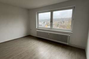 Helle 3-Zimmer-Wohnung mit Reno-Bonus, Charme und Platz für die ganze Familie in Gebhardshagen – Eichenweg 4, 38229 Gebhardshagen, Salzgitter – Vorschaubild 1