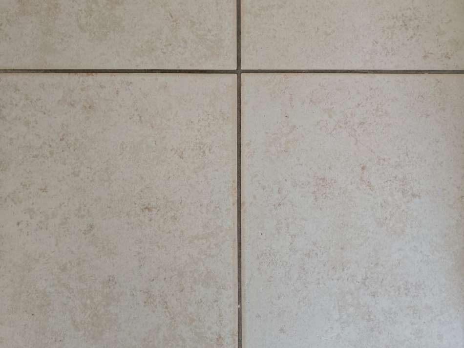 Bodenfliesen im 1. OG