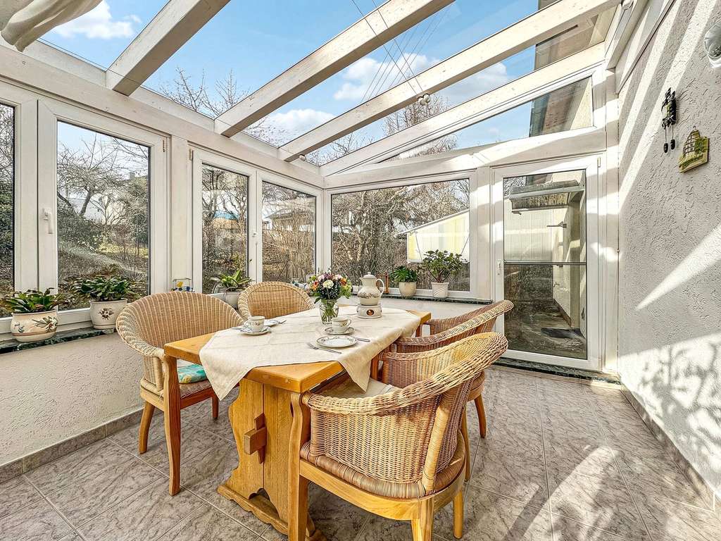 Immobilie in Friedberg - Viel Platz: Doppelhaushälfte mit großem Obstgarten und 2 Garagen - Bild 2