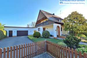 Gepflegtes Einfamilienhaus mit Doppelgarage, zwei Balkonen und Garten in ruhiger Lage – Nürnberger Land (Kreis) – Vorschaubild 1