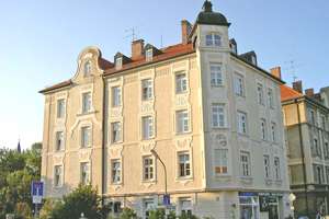 Schöne, helle 3-Zimmer-Altbauwohnung mit Wohnküche und Balkon am Pasinger Stadtpark!