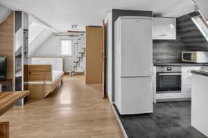 Lichtdurchflutete DG-Wohnung mit ausgebautem Dachboden – Die vollständige Adresse der Immobilie erhältst du vom Anbieter., 70469 Bahnhof Feuerbach, Stuttgart – Vorschaubild 1
