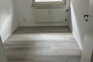 Ansprechende und vollständig renovierte 3-Raum-EG-Wohnung mit Balkon in Oberhausen – Dieckerstraße 167, 46047 Oberhausen – Vorschaubild 5