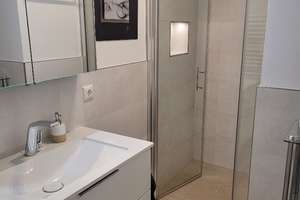 Stilvolle 3-Zimmer-Wohnung mit neuer Inselküche, TG und Balkon – Waldtruderinger Straße 58, 81827 Waldtrudering, München – Vorschaubild 5