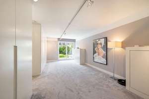 Weitläufig und lichterfüllt: Luxuriöses Familiendomizil mit Pool und traumhaftem Garten – Die vollständige Adresse der Immobilie erhältst du vom Anbieter., 81479 Solln, München – Vorschaubild 10