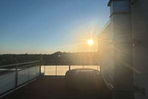 Sanierte 4-Raum-Penthouse-Maisonette- Wohnung mit überdachtem Balkon & großer Dachterrasse