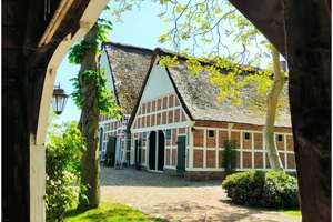 Traditionelles, reetgedecktes Fachwerkbauernhaus Ensemble mit Stall und Gästehaus – Die vollständige Adresse der Immobilie erhältst du vom Anbieter., 21683 Stade – Vorschaubild 1