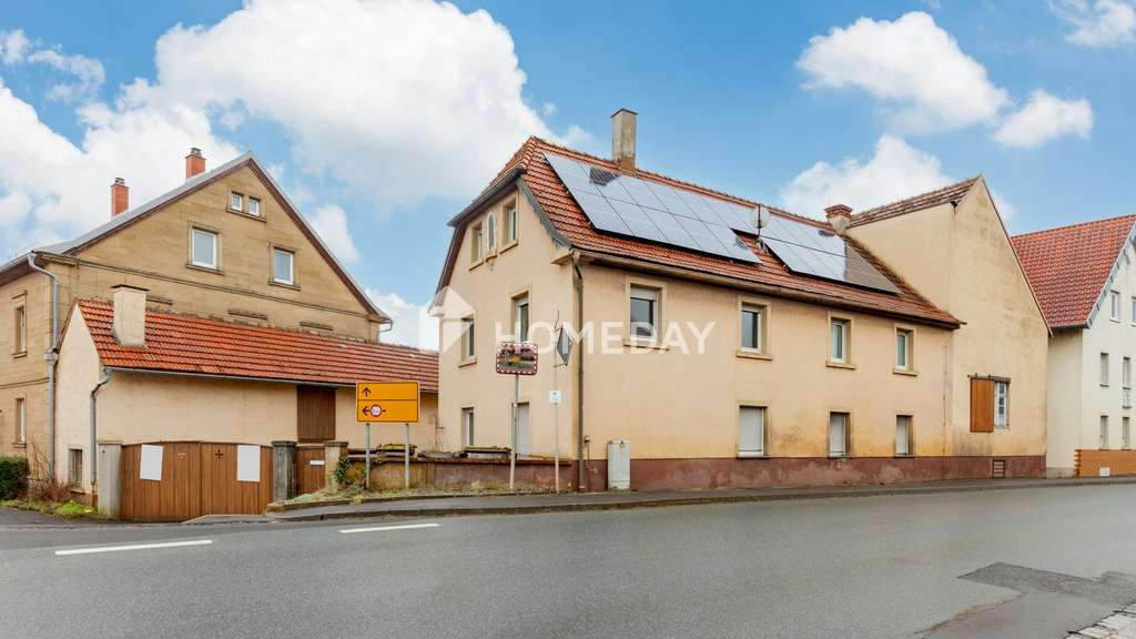 Immobilie in Bergtheim - Großzügiges Zweifamilienhaus mit Scheune, Werkstatt und Ausbaureserve 
 - Bild 0