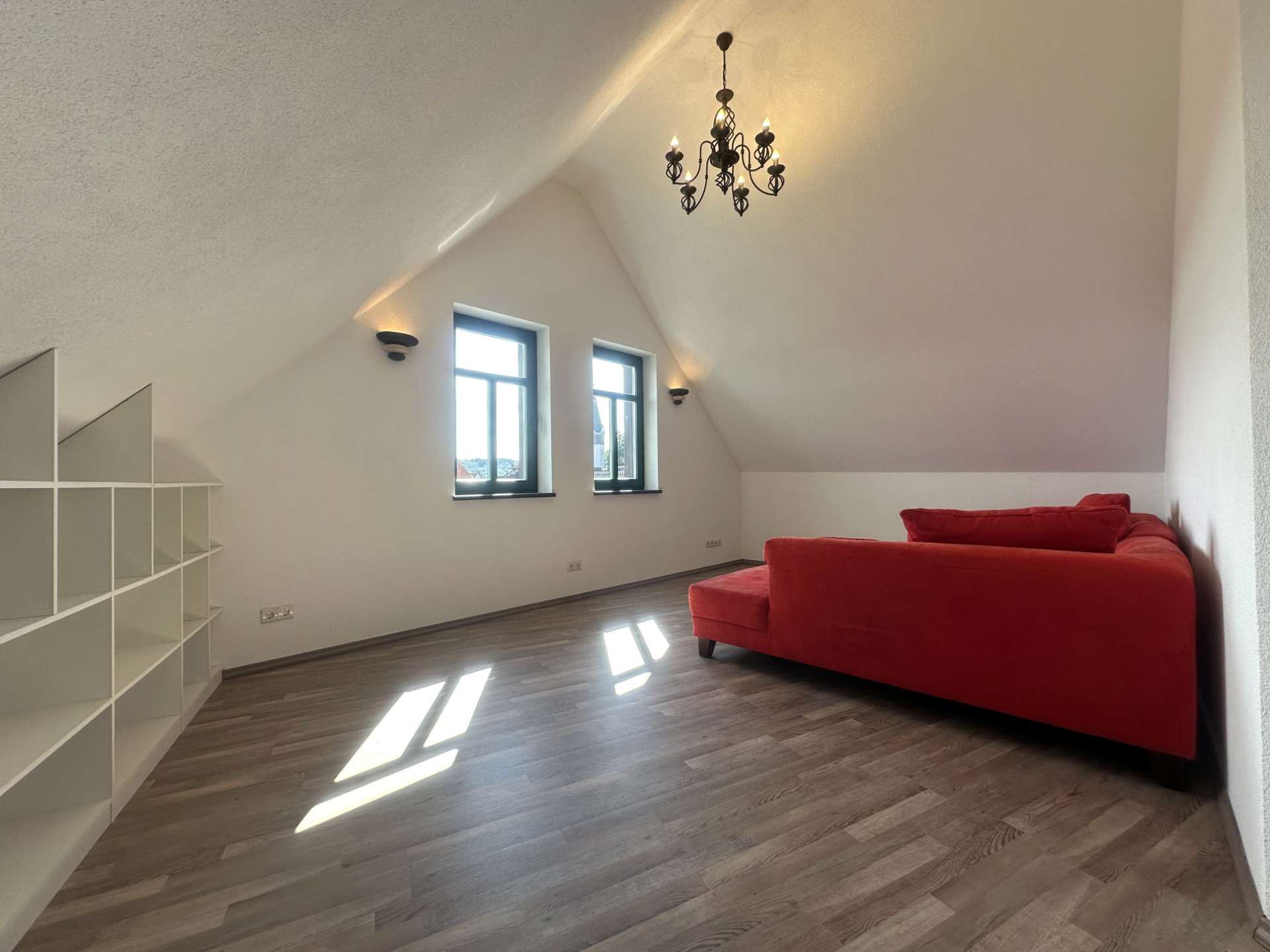 Immobilie in Lahnau - Modernisiertes Einfamilienhaus mit ausbaubarer Bürofläche. - Bild 3