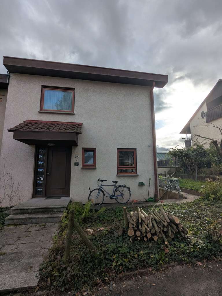 Immobilie in Lauffen am Neckar - Doppelhaushälfte mit 7 Zimmern und Garage in Lauffen am Neckar - Bild 1