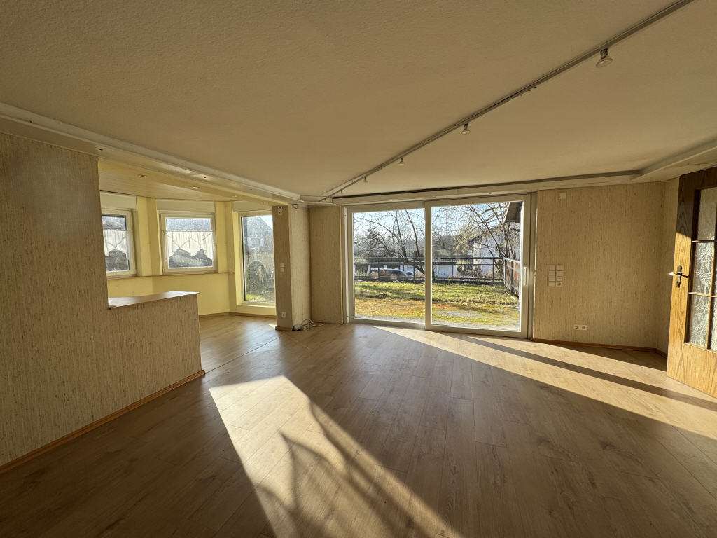 Immobilie in Sinzheim - Großzügiges, gemütliches Zweifamilienhaus mit 3 Garagen und großzügigem Gartengrundstück - Bild 9