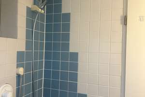 Möblierte 65  m² Dachwohnung mit Balkon in München-Sendling-Westpark, nur an eine Person – Waxensteinstrasse 34, 81377 Am Waldfriedhof, München – Vorschaubild 2