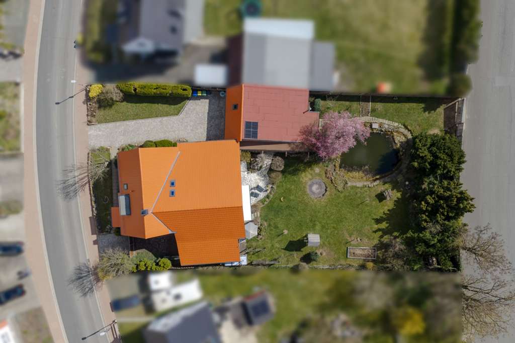 Immobilie in Gladenbach - ++ KRAG Immobilien ++ Familienhaus mit Wintergarten, großem Garten und viel Platz zum Leben - Bild 2