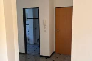 Aufzug! Lichtdurchflutete Dachgeschosswohnung mit Balkon und Fußbodenheizung; zentral jedoch ruhig – Bleichstr. 17, 42651 Solingen-Mitte, Solingen – Vorschaubild 11