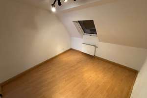 Große Dachgeschosswohnung in Essen – Ideal für Familien oder WG – Die vollständige Adresse der Immobilie erhältst du vom Anbieter., 45128 Südviertel, Essen – Vorschaubild 2