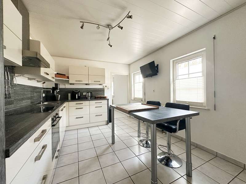 Immobilie in Esthal - Einzugsbereites Familien- oder Ferienhaus mit schönem Garten und top Freizeitangeboten in Waldlage - Bild 9