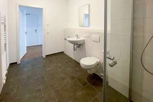 Modernes Single-Apartment mit Einbauküche | Balkon | Ankleide | Fußbodenheizung | Bad mit Dusche – 1099 Albertstadt, Dresden – Vorschaubild 5