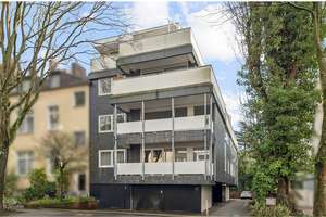 Stadtwaldnähe in Bestlage: 3-Zimmer-Wohnung mit Balkon, Klimaanlage, Aufzug und Garage