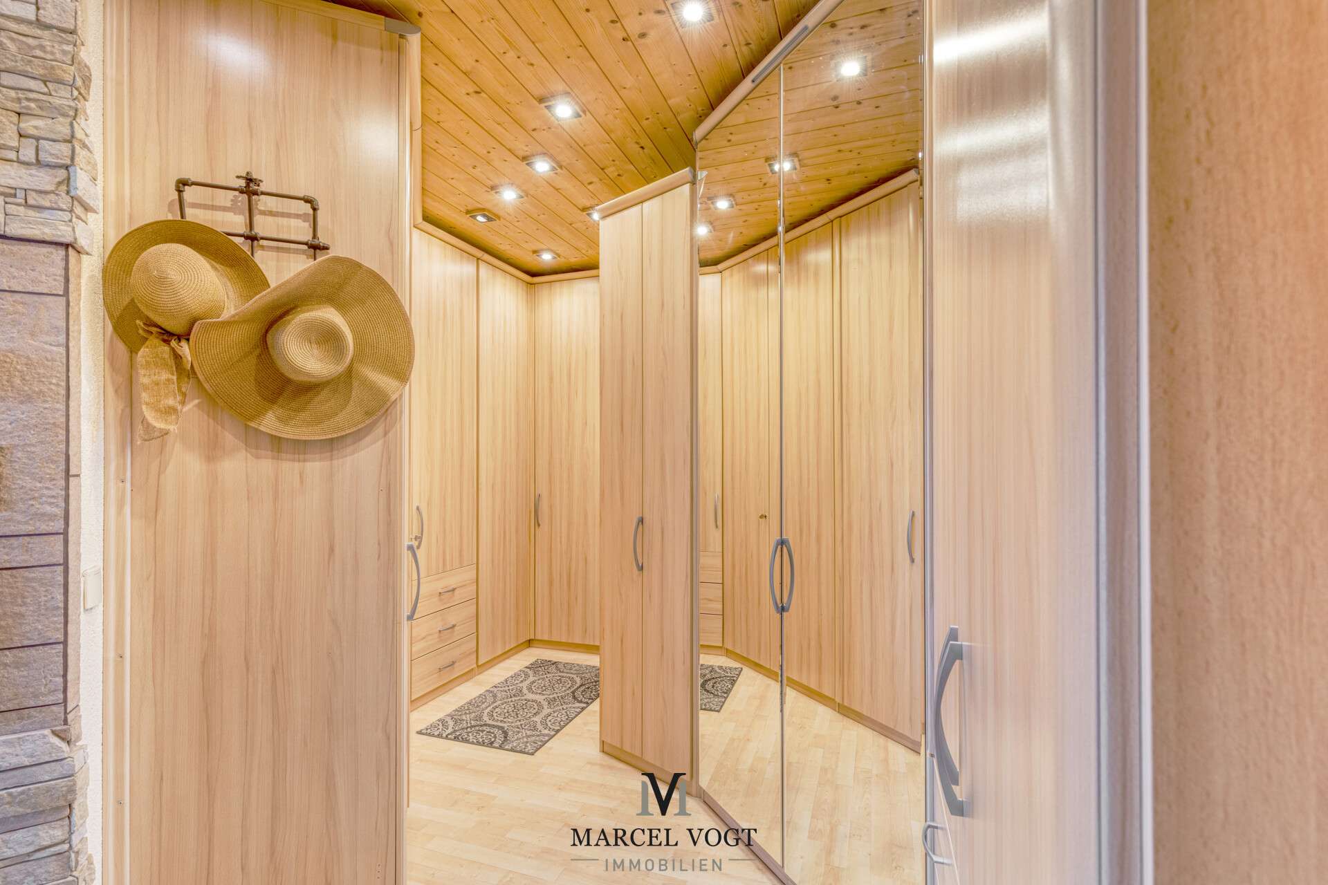 Immobilie in Hülben - Großes Familienhaus mit Premium-Ausstattung und Vermietungsoption - Bild 11