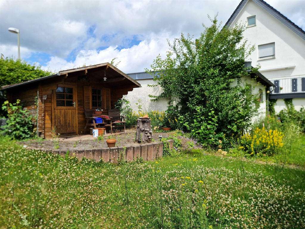 Immobilie in Warstein - Ruhe und Platz, auch für 2 Generationen: Ein-/Zweifamilienhaus mit Doppelgarage in Warstein!
 - Bild 3