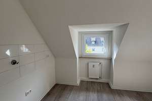 Wohnkomfort mit Aussicht – ideale 3-Zimmer-Wohnung für Paare oder Familien – Batenbrocker Str. 15, 45329 Karnap, Essen – Vorschaubild 4