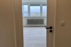 Moderne 3-Zimmerwohnung mit EBK, Balkon, TG und neuem Duschbad – Isarstr. 26, 93057 Reinhausen, Regensburg – Vorschaubild 4