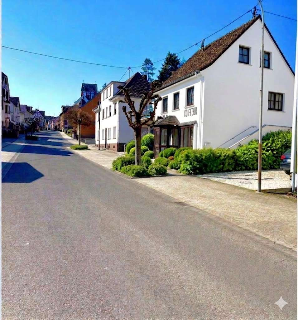 Immobilie in Bad Breisig - Ein Haus, alle Möglichkeiten: Wohnen & Arbeiten oder großzügiges freistehendes Einfamilienhaus - Bild 1