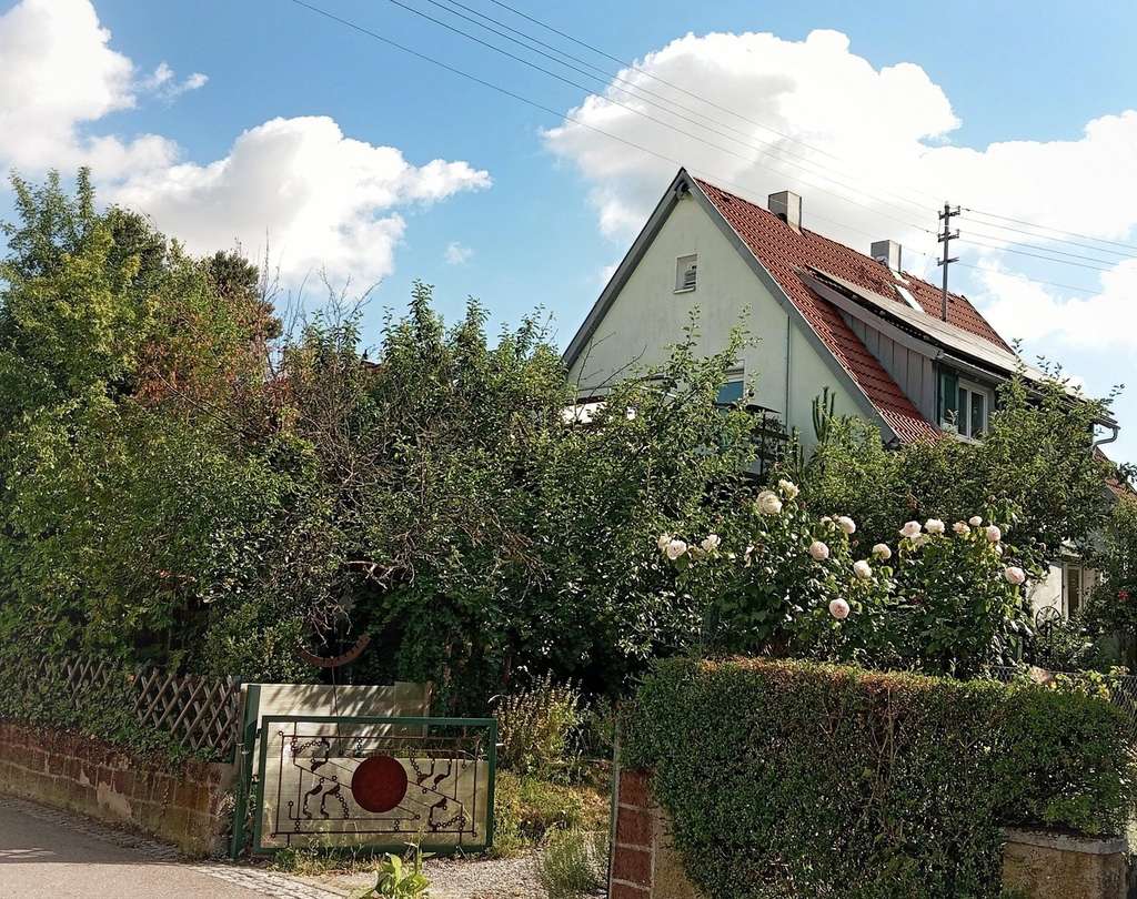 Immobilie in Brackenheim - Energetisch saniertes Haus mit Garten und Garage - Bild 2