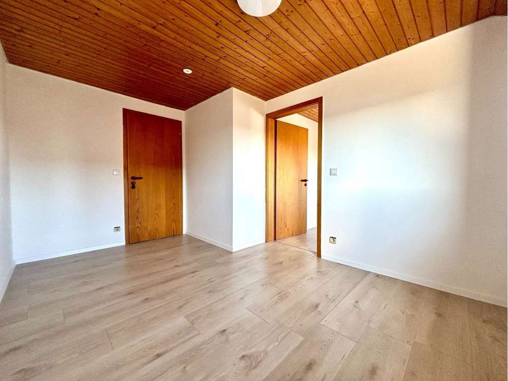 Immobilie in Altdorf - Lichtreiche Dachgeschosswohnung mit Balkon, Gartenanteil in Altdorf - Bild 4