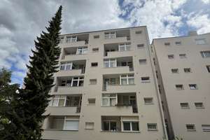 Helle 2-Zimmer Wohnung im 3. OG mit Balkon und Aufzug in Charlottenburg