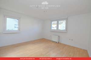 Bezugsfreies Zweifamilienhaus mit 2 x 3,5 Zimmer, Balkon, 2 Garagen in Gernsbach-Staufenberg – Die vollständige Adresse der Immobilie erhältst du vom Anbieter., 76593 Gernsbach – Vorschaubild 12