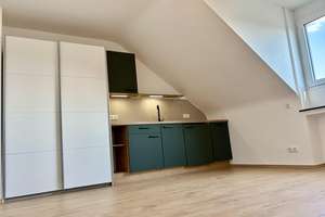 Ruhiges Rückzugs-Apartment im Dachgeschoss - frisch saniert & stilvoll eingerichtet