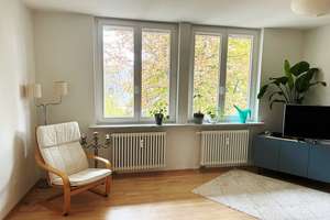 Hell, gemütlich, funktional! Balkon, Dusche, Aufzug und modernes Ambiente in zentraler Lage!