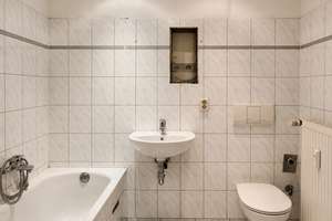 Ruhige 2-Zimmer-Altbauwohnung mit Dielenboden und Blick ins Grüne – Siemensstraße 9, 12459 Oberschöneweide, Berlin – Vorschaubild 8