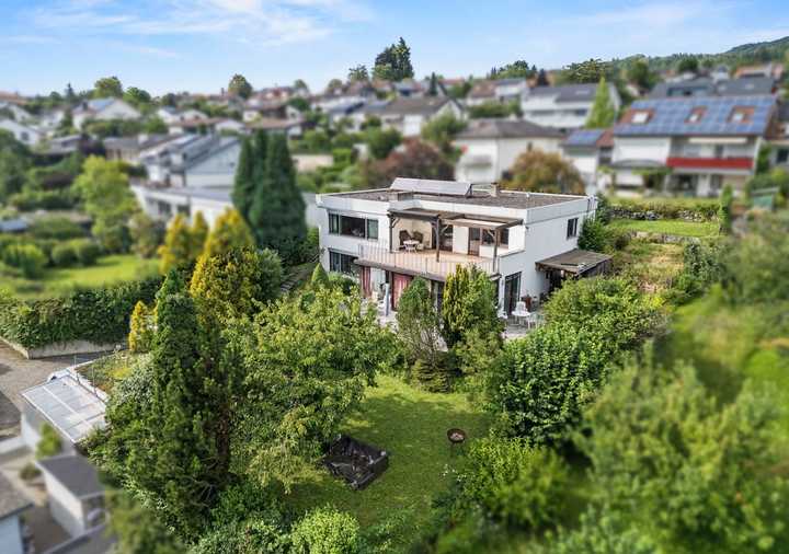 Außergewöhnliches Einfamilienhaus mit Einliegerwohnung für Ihre Familie!