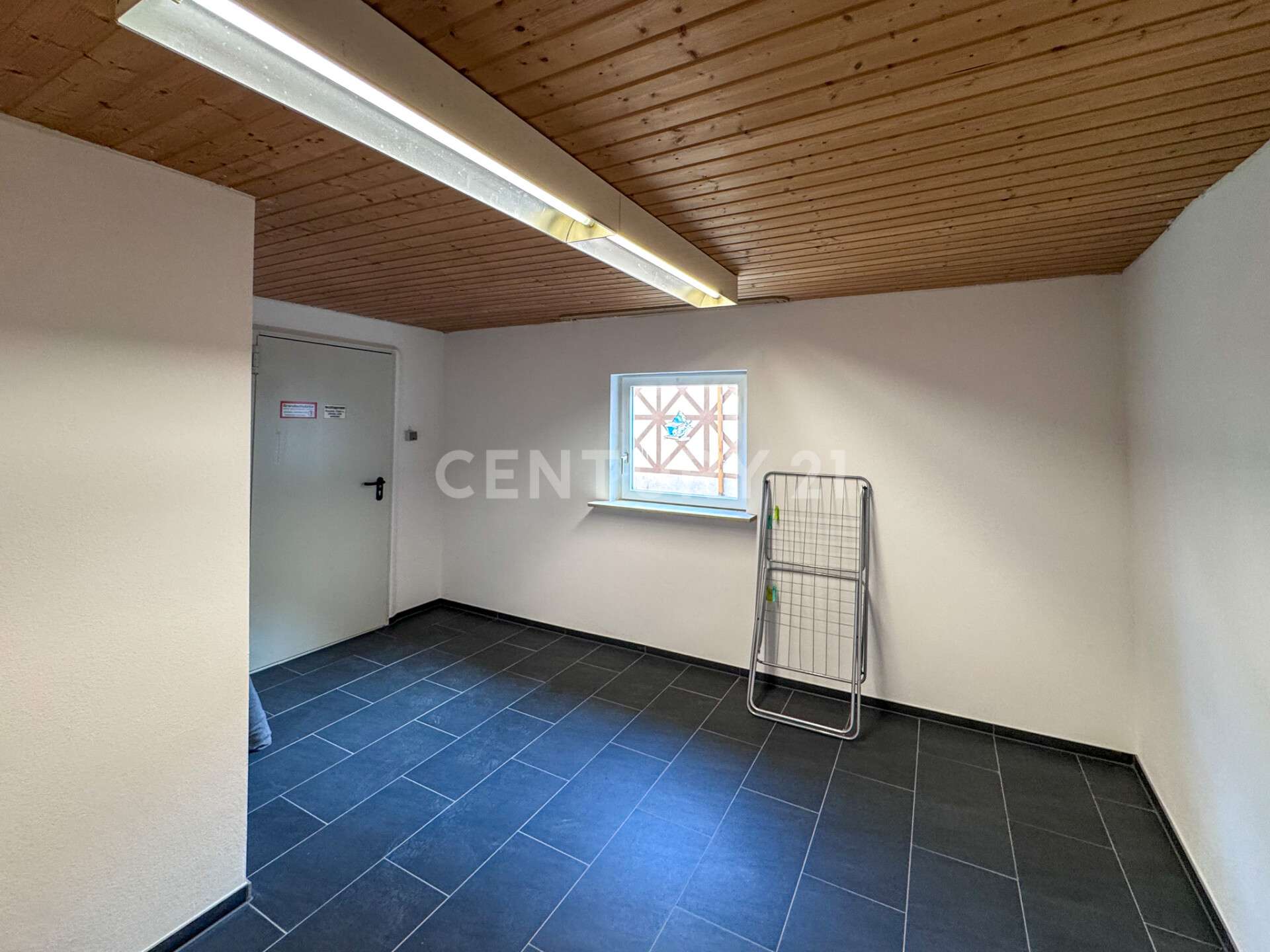 Immobilie in Weitramsdorf - Attraktive Kapitalanlage mit 4 Wohneinheiten und Entwicklungspotenzial in Tambach bei Coburg - Bild 14