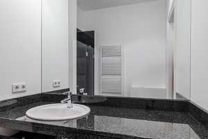 Sonnige 2-Zimmer-Altbauwohnung mit Terrasse im idyllischen Mitte-Kiez – Berlin – Vorschaubild 7