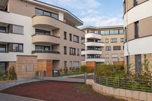 Viel Platz für die ganze Familie: Helle 4,5-Zimmer-Wohnung mit Loggia in Riedberg