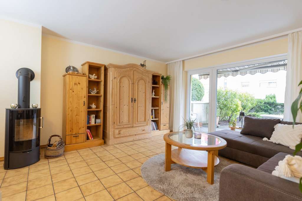 Zentral gelegene Erdgeschosswohnung mit eigenem Garten und Garage