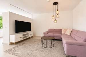 Stilvolle 2-Zi.-Wohnung mit Balkon & Luxus-EBK in gepflegter Wohnanlage in Berlin-Tempelhof – Die vollständige Adresse der Immobilie erhältst du vom Anbieter., 12105 Mariendorf, Berlin – Vorschaubild 2