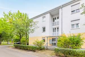 Ihr Logenplatz im Grünen: Zweizimmerwohnung mit Balkon, Einbauküche & Stellplatz!