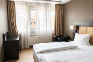 Hotel-Atmosphäre: vollausgestattetes möbliertes ehemaliges Hotelzimmer in Karlsruhe zu vermieten. – Kriegstr. 51, 76133 Innenstadt-West, Karlsruhe – Vorschaubild 5