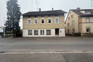 Solides Mehrfamilienhaus mit 4 Einheiten | 494 m² | Baujahr 1970 | Ruhige Lage in Scheinfeld
