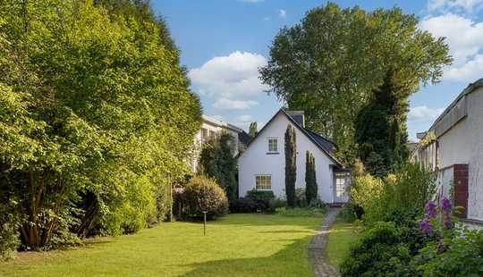 Bild von Einladendes Einfamilienhaus mit großem Garten