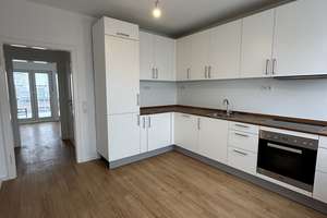 Tolle Wohnung mit Einbauküche und 2 Balkonen