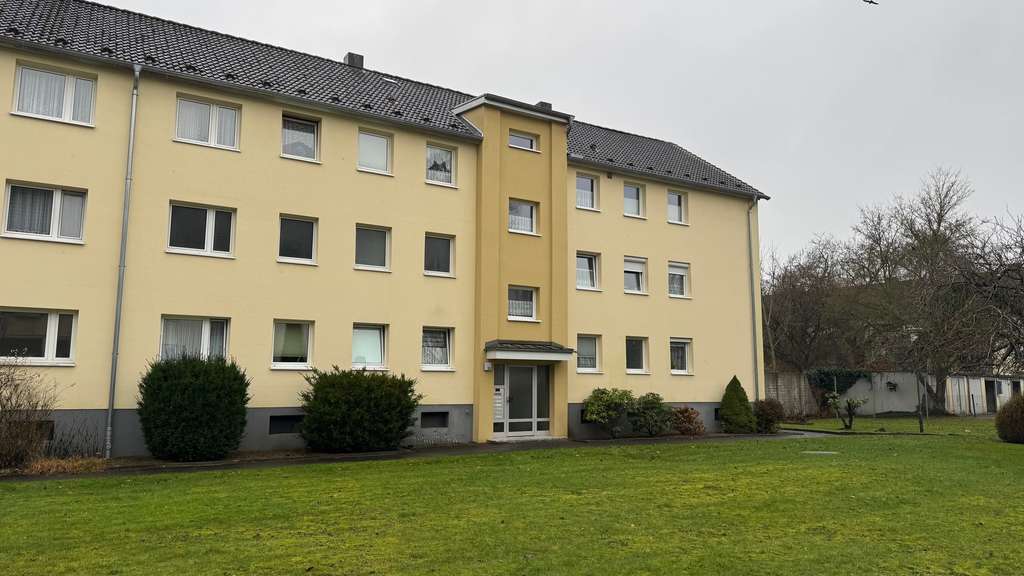 Immobilie in Neumünster - 3,5-Zimmer-Eigentumswohnung mit Loggia in ruhiger Lage - Bild 2